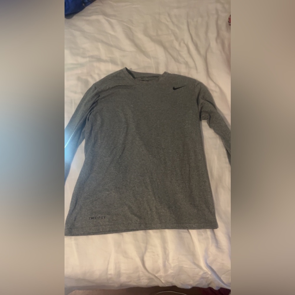 Gray nike long sleeve shirt